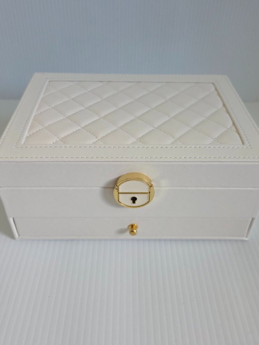 NWOT Unbranded White/Cream Jewelry Box